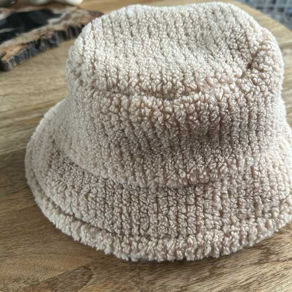 Sherpa Bucket Hat - Picture 5 of 5